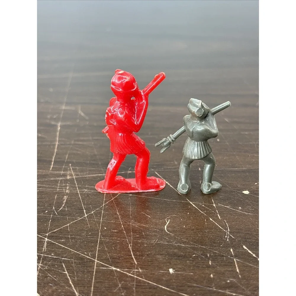 LOT OF 2 ORIGINAL 1950s LIDO POST CEREAL - CAPTAIN VIDEO  SPACE FIGURES Red Gray